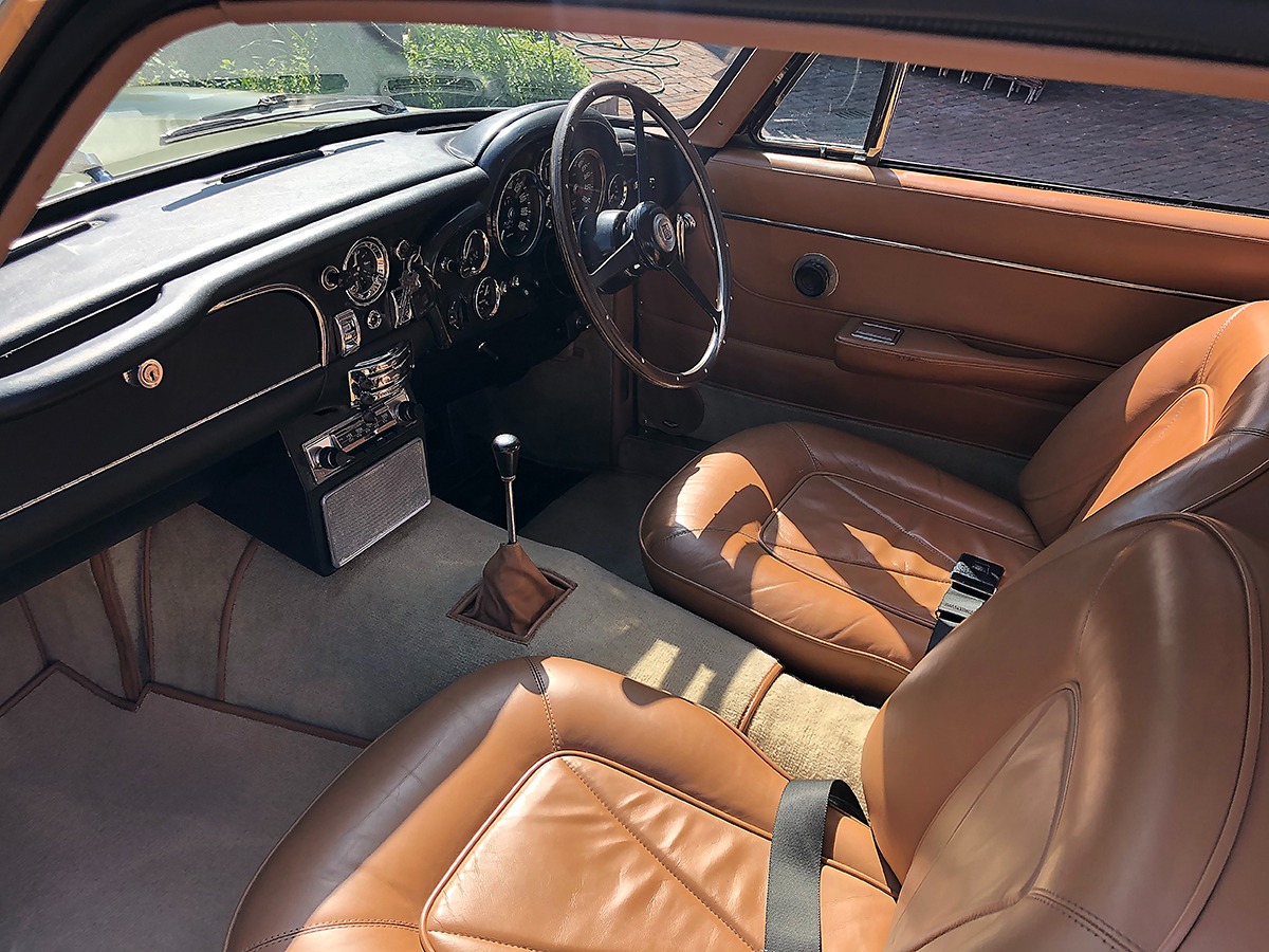 1966 Aston Martin DB6 Image 4